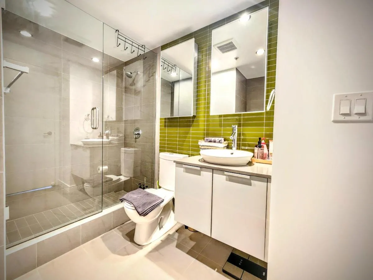 Image 2 of Luxury Downtown Vancouver Suite