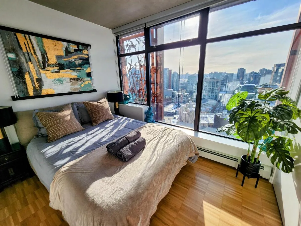 Image 1 of Luxury Downtown Vancouver Suite