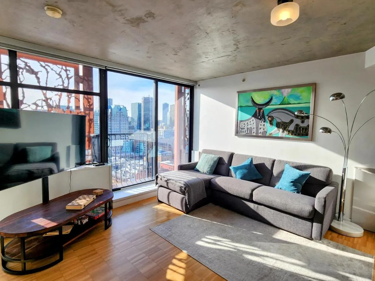 Image 4 of Luxury Downtown Vancouver Suite