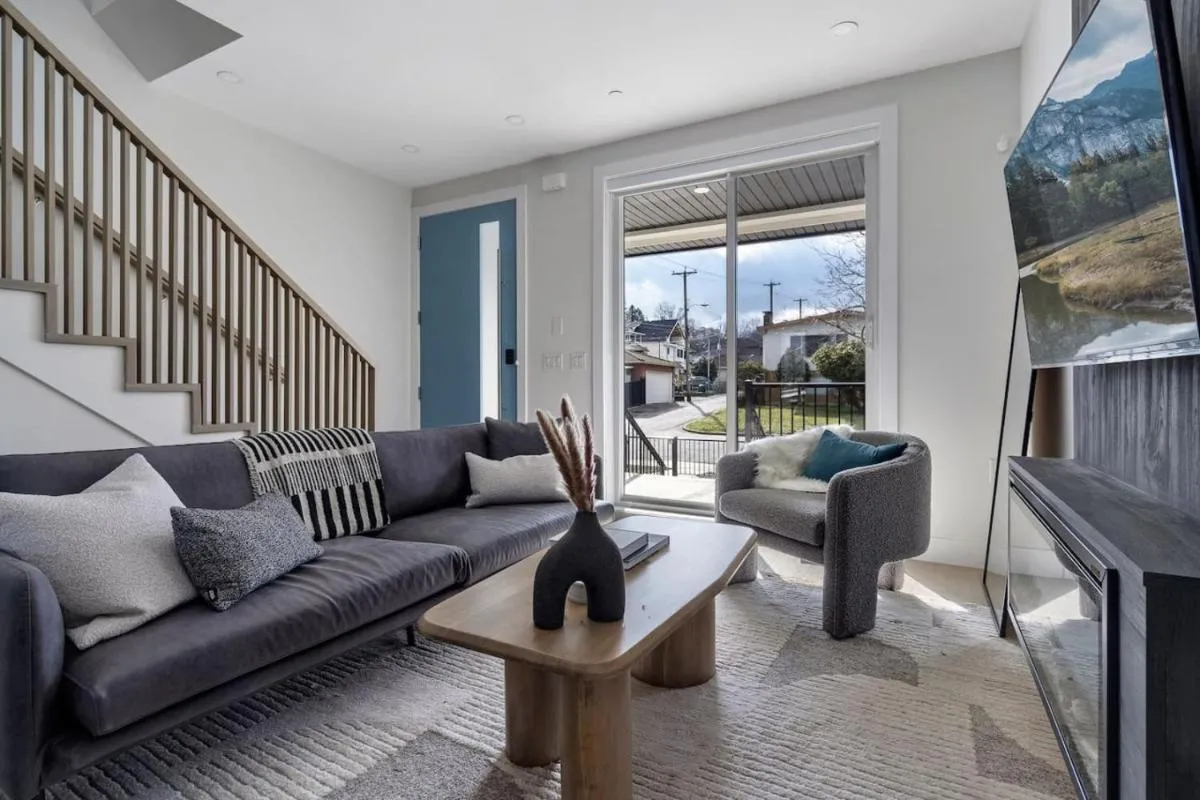 Image 2 of Modern Central Vancouver 3 Bedroom Gem