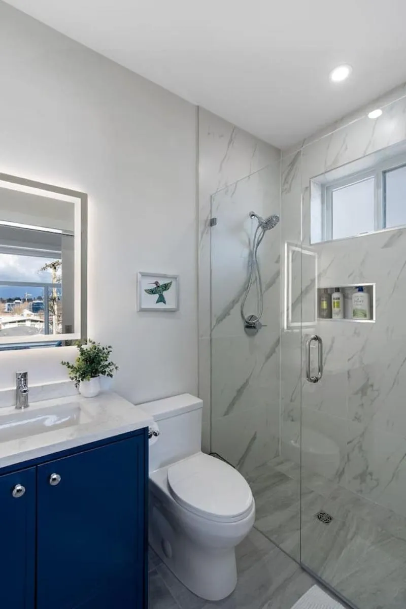 Image 4 of Modern Central Vancouver 3 Bedroom Gem