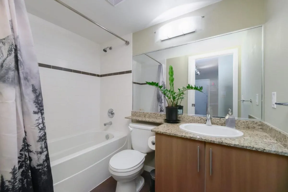 Image 2 of Modern Condo with Pool Jacuzzi & Sauna in Central Location