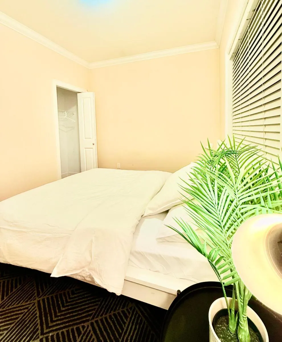 Image 1 of Modern & Cozy 2-Bed Suite in Vancouver