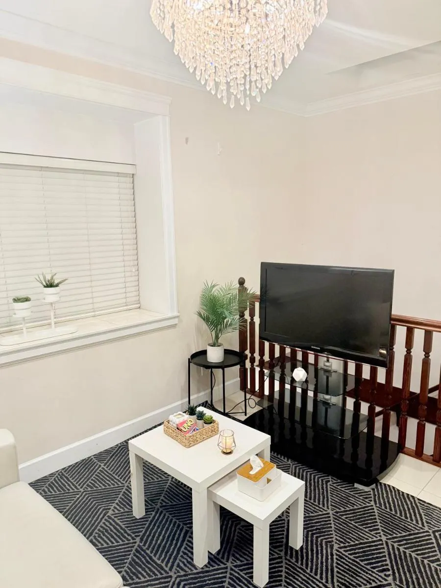 Image 4 of Modern & Cozy 2-Bed Suite in Vancouver