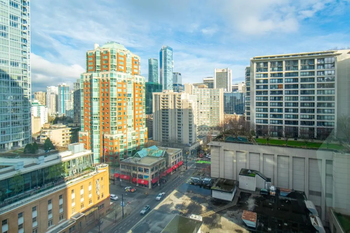 Image 5 of Modern & Cozy Home in the Heart of Downtown Vancouver