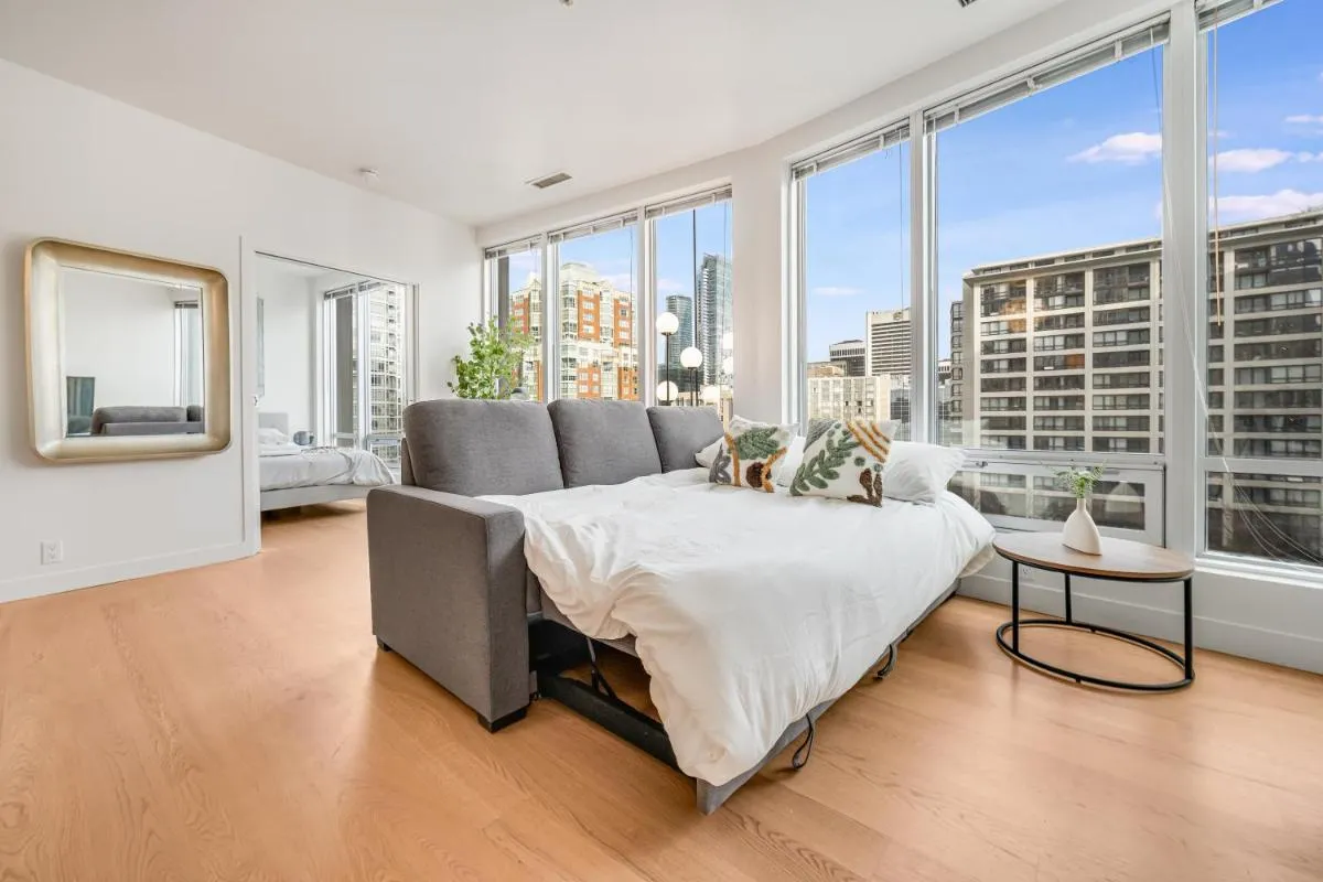 Image 6 of Modern & Cozy Home in the Heart of Downtown Vancouver