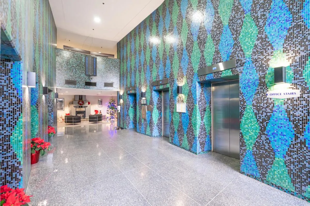Image 3 of Modern & Cozy Home in the Heart of Downtown Vancouver