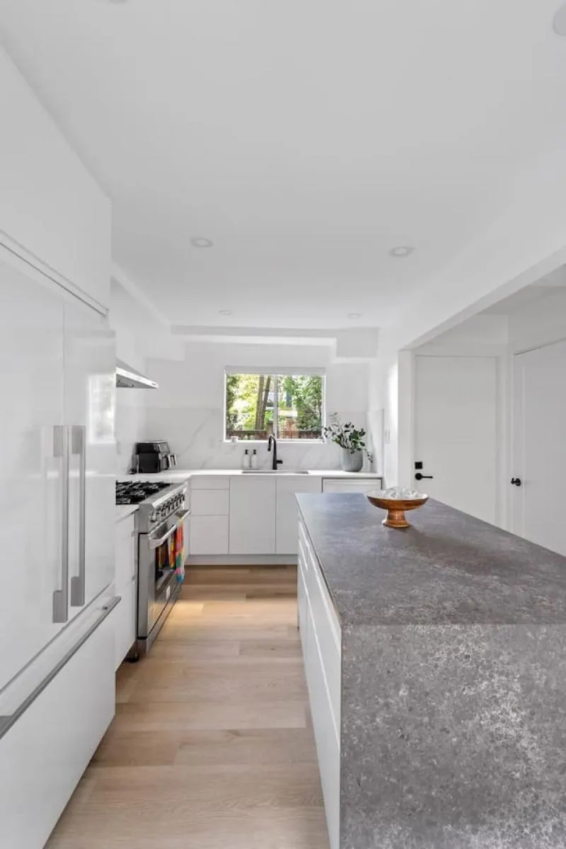 Image 3 of Modern Kitsilano 2 bedroom Home with a Hot Tub