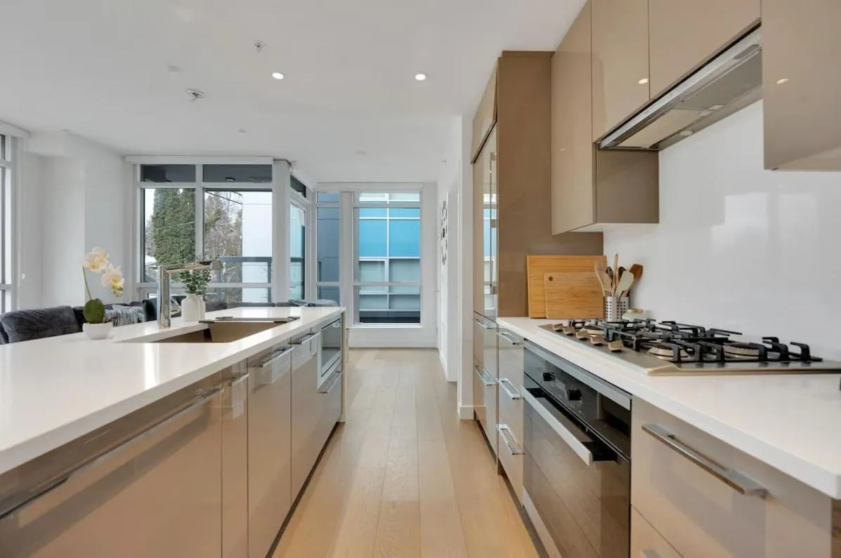 Image 3 of Modern & Luxury Apartment in Central Location