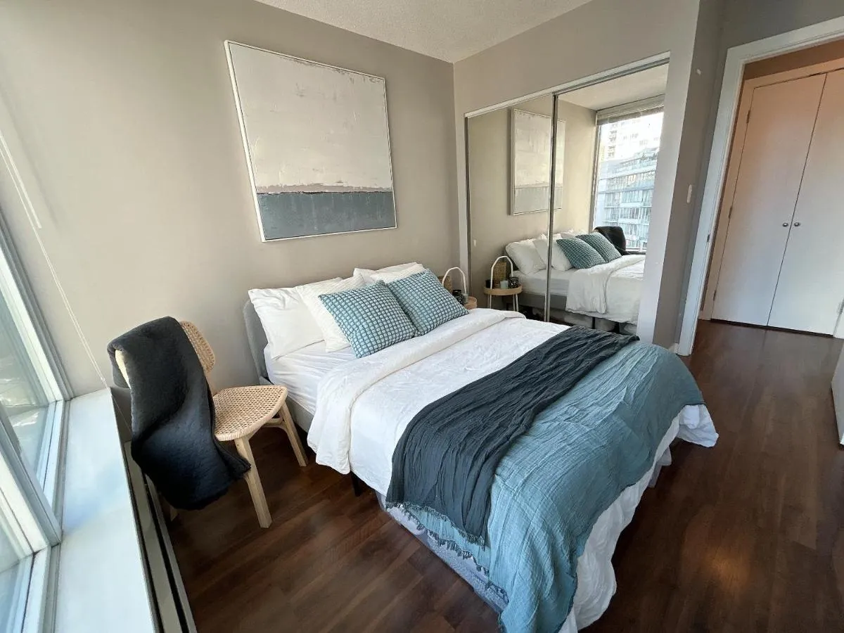 Image 1 of Modern spacious Apt plus Solarium and Den in Downtown Vancouver with Parking and Pool