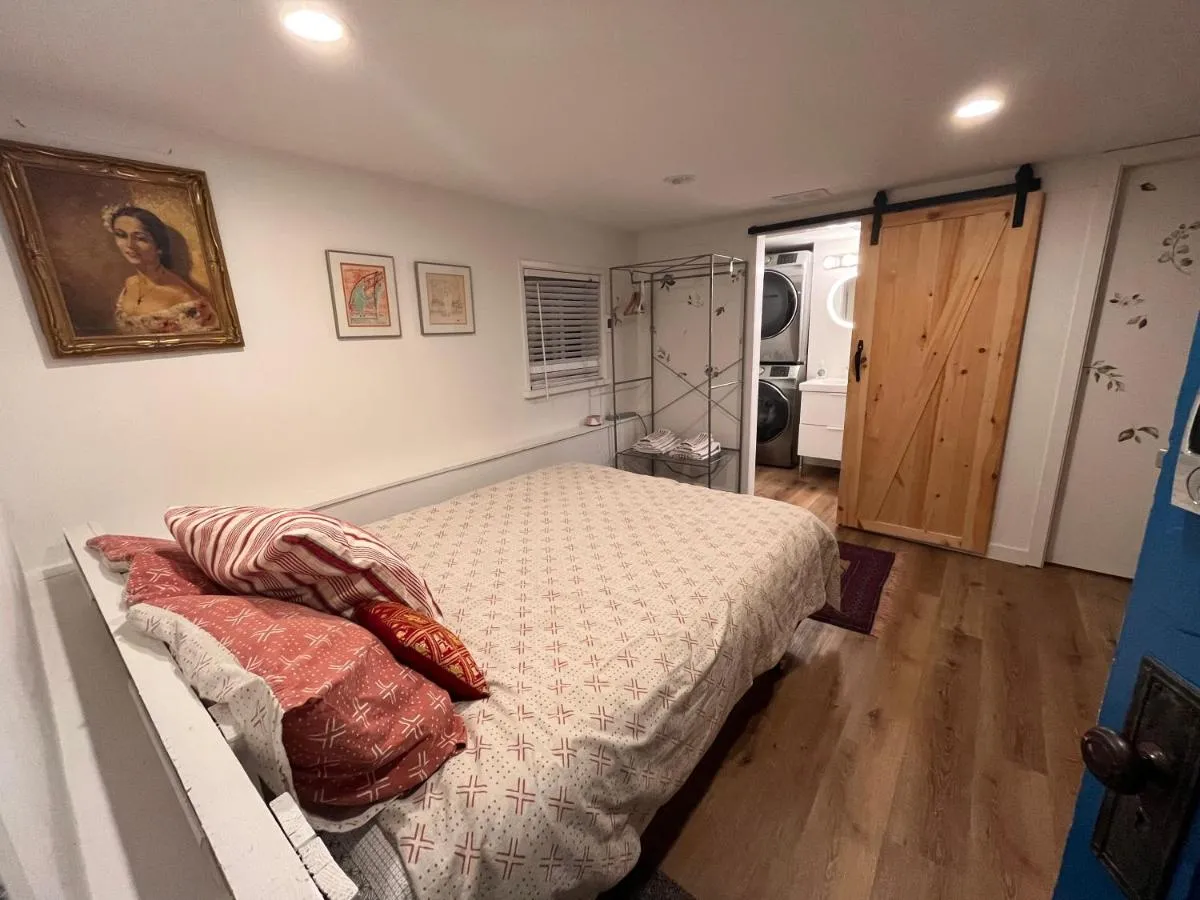 Image 4 of Neat, compact, private room in a lovely Vancouver neighbourhood