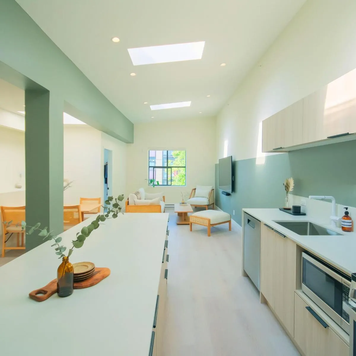 Image 4 of Newly Renovated 1 Bedroom Condo in Japantown! Near Gastown & Railtown!