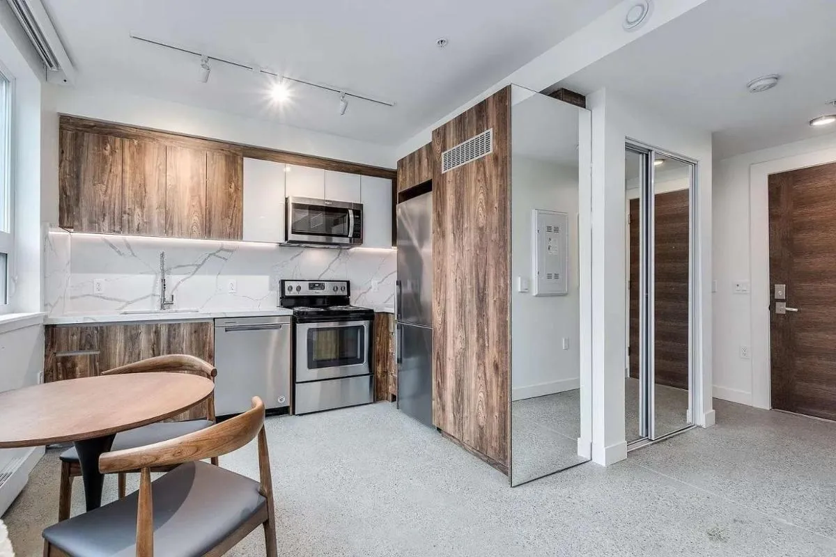 Image 3 of Premium Downtown Vancouver Apartment – Modern & Central Stay