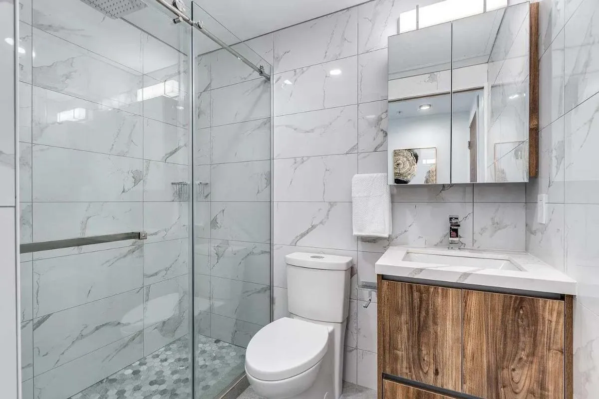 Image 2 of Premium Downtown Vancouver Apartment – Modern & Central Stay