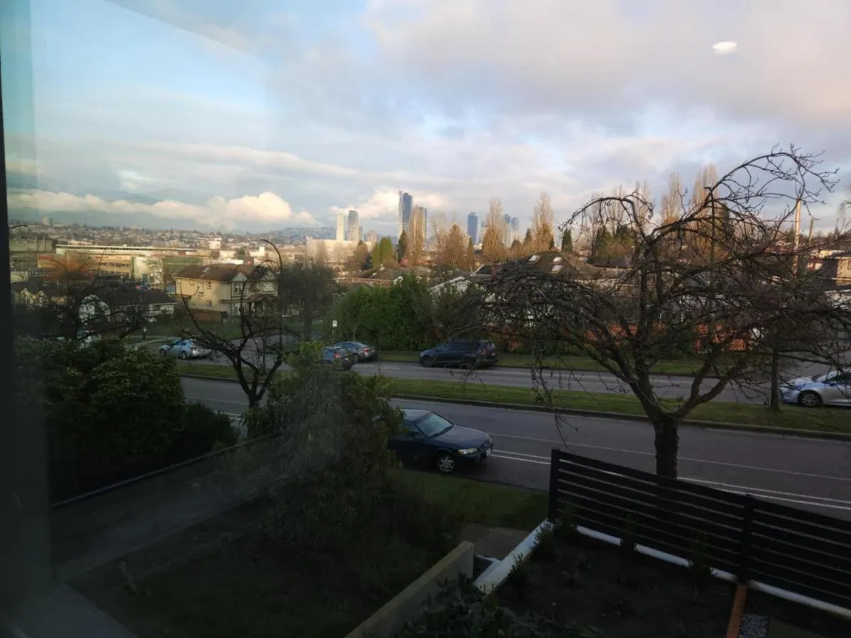 Image 2 of Signature Luxe Top-Floor Townhouse 2BR, 3BA with Stunning Views