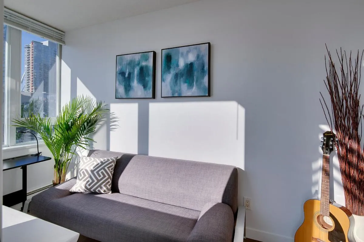 Image 2 of Stylish 2BD Condo in Downtown with Marina View