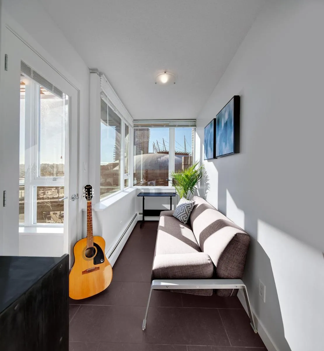 Image 6 of Stylish 2BD Condo in Downtown with Marina View