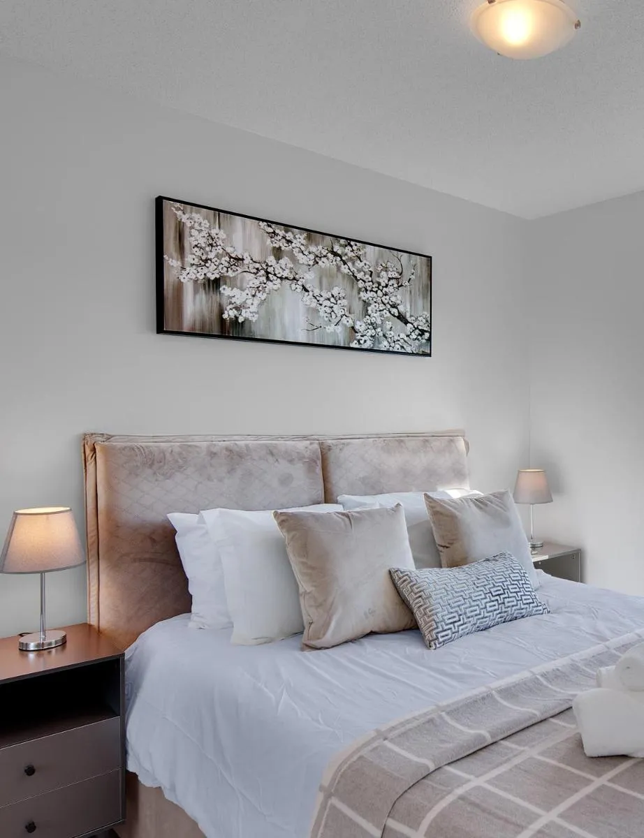 Image 4 of Stylish 2BD Condo in Downtown with Marina View
