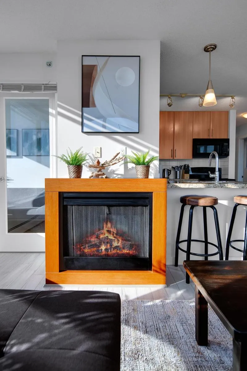 Image 3 of Stylish 2BD Condo in Downtown with Marina View