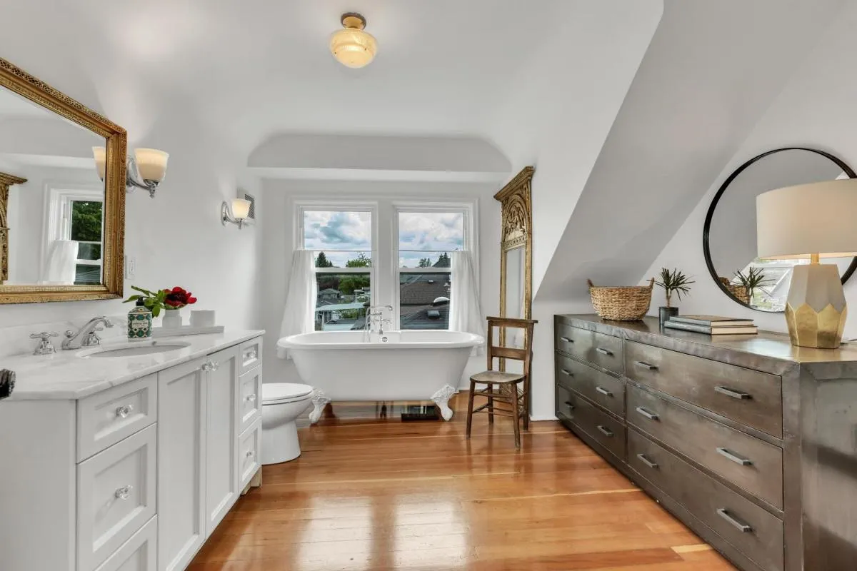 Image 2 of The Queen Elizabeth Park Home