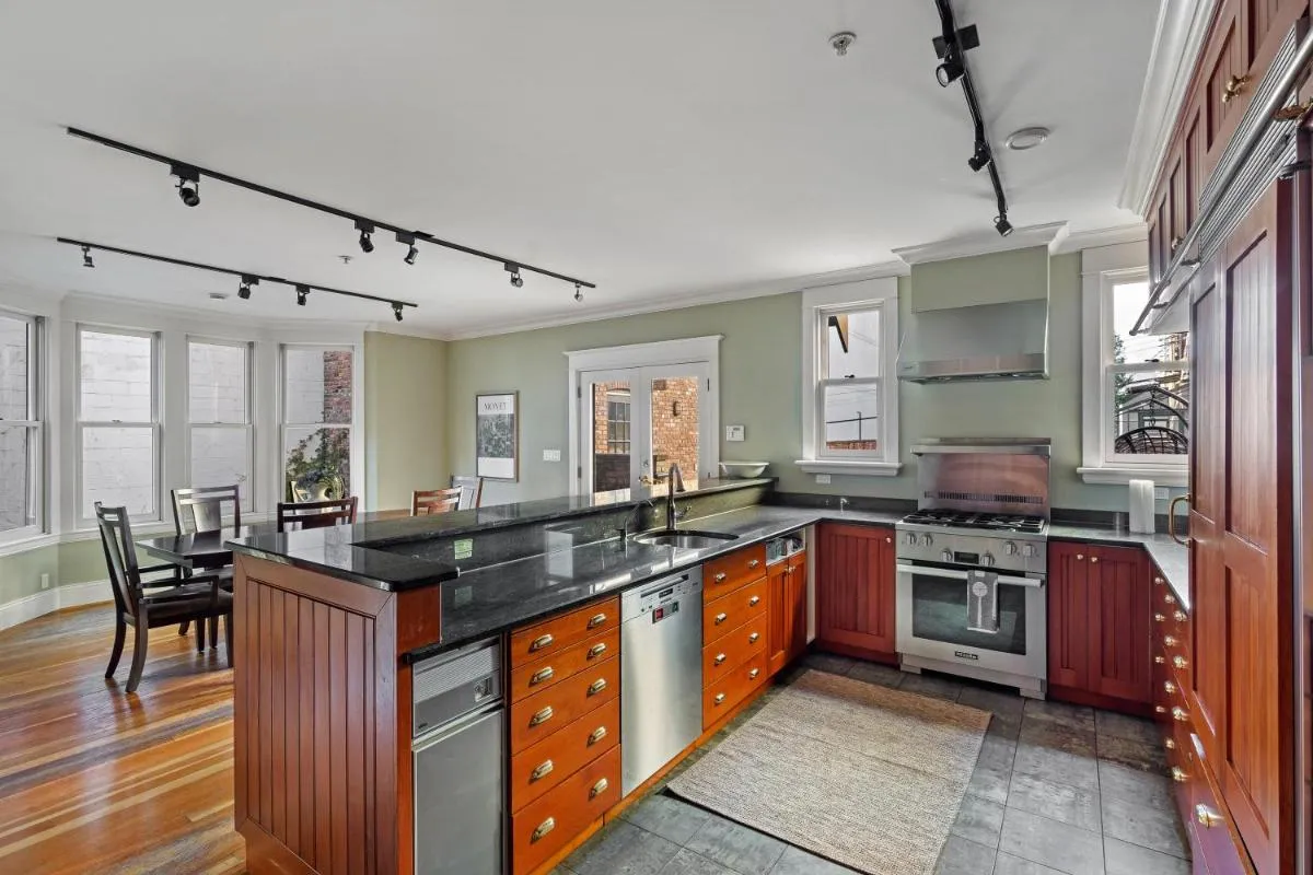 Image 2 of The Vancouver Heritage Home – Mount Pleasant