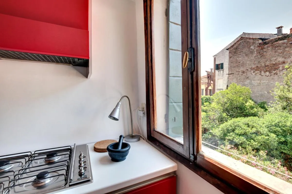 Image 5 of Bragora Smoochy Attic In Venice