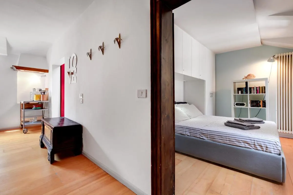 Image 6 of Bragora Smoochy Attic In Venice