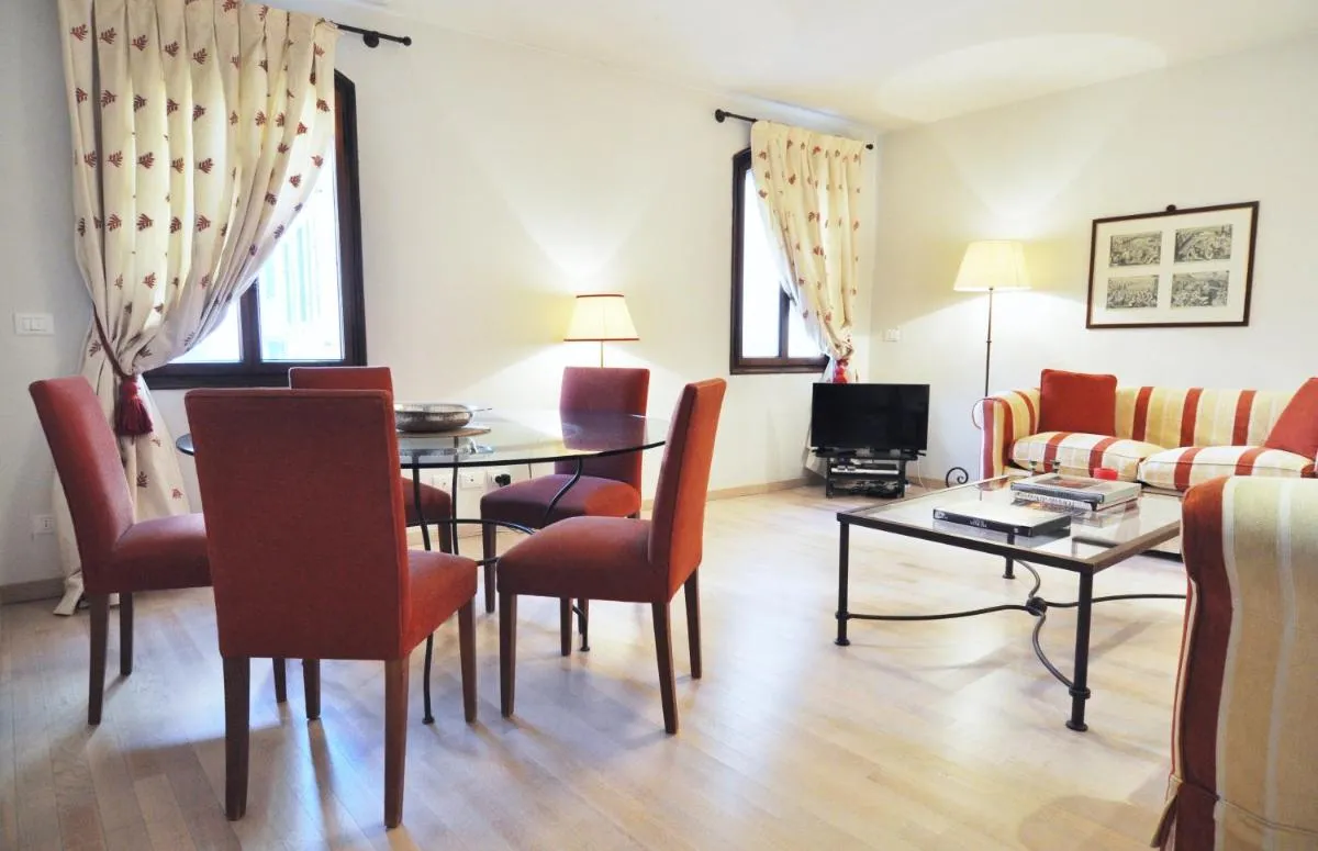 Image 4 of Ca’ Formosa, canal views close to San Marco and Rialto