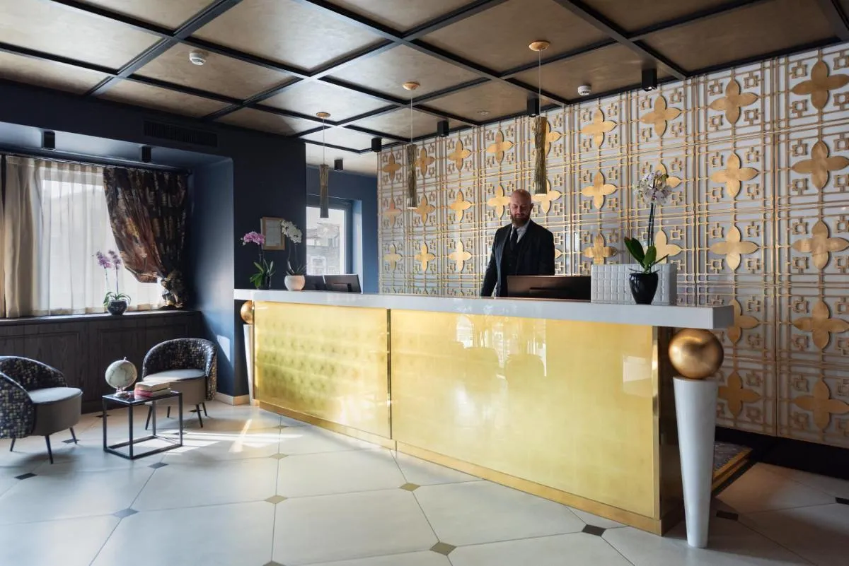 Image 4 of Carnival Palace – Venice Collection