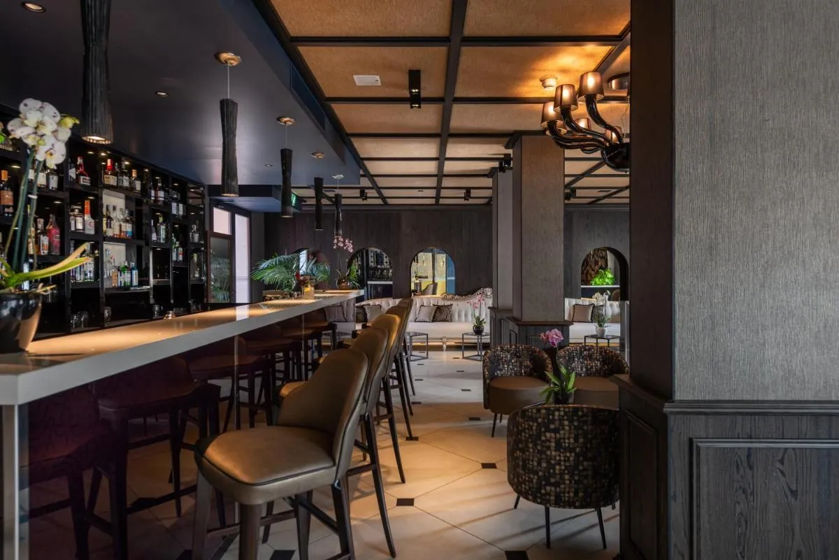 Image 3 of Carnival Palace – Venice Collection