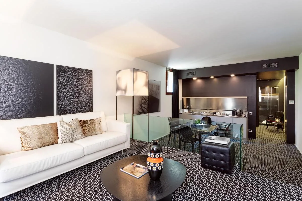 Image 2 of Charming House Iqs