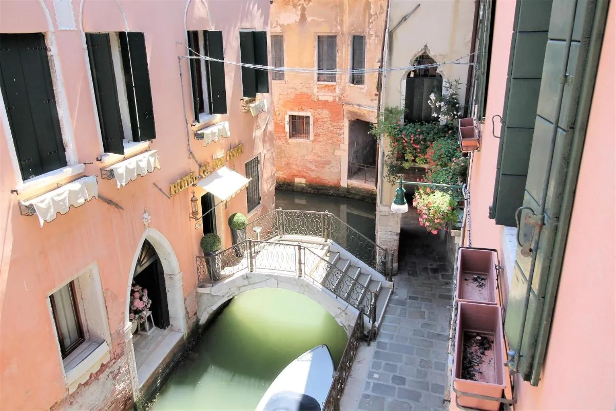Image 3 of Charming canal view San Marco apartment