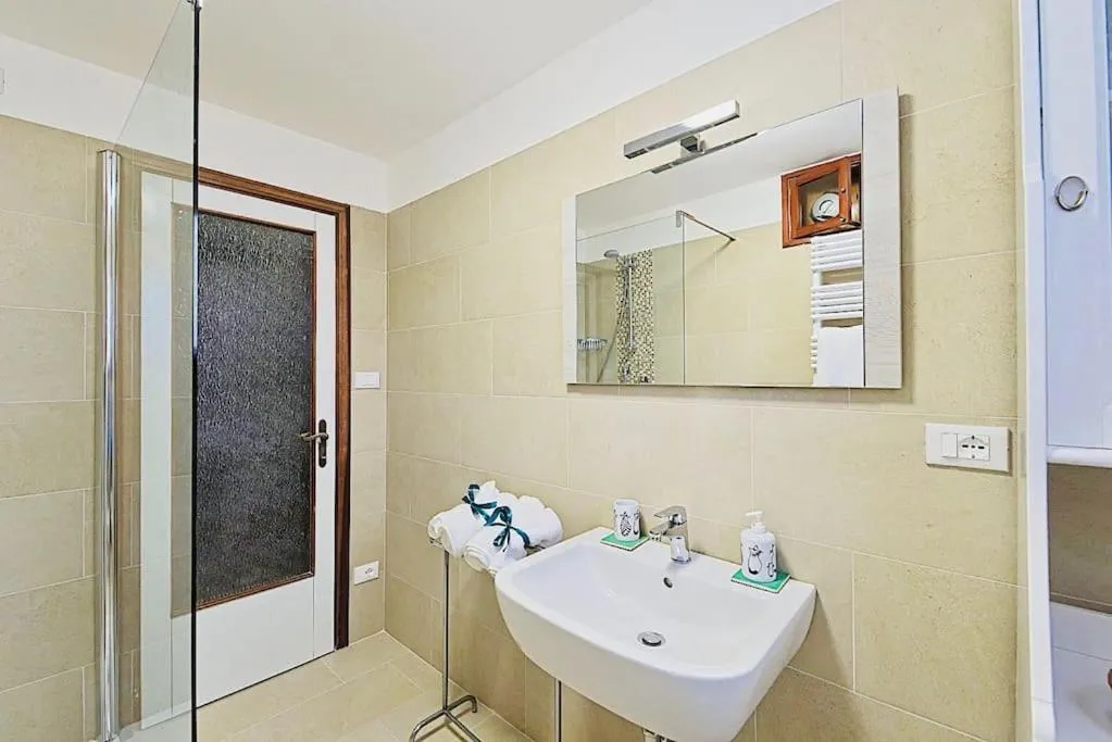 Image 2 of In the center of Venice