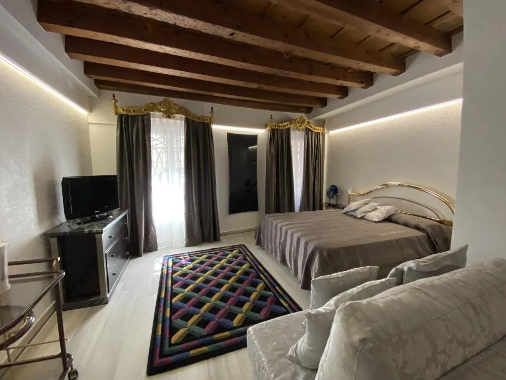 Image of LN HOMES VENICE – San Marco Canal View