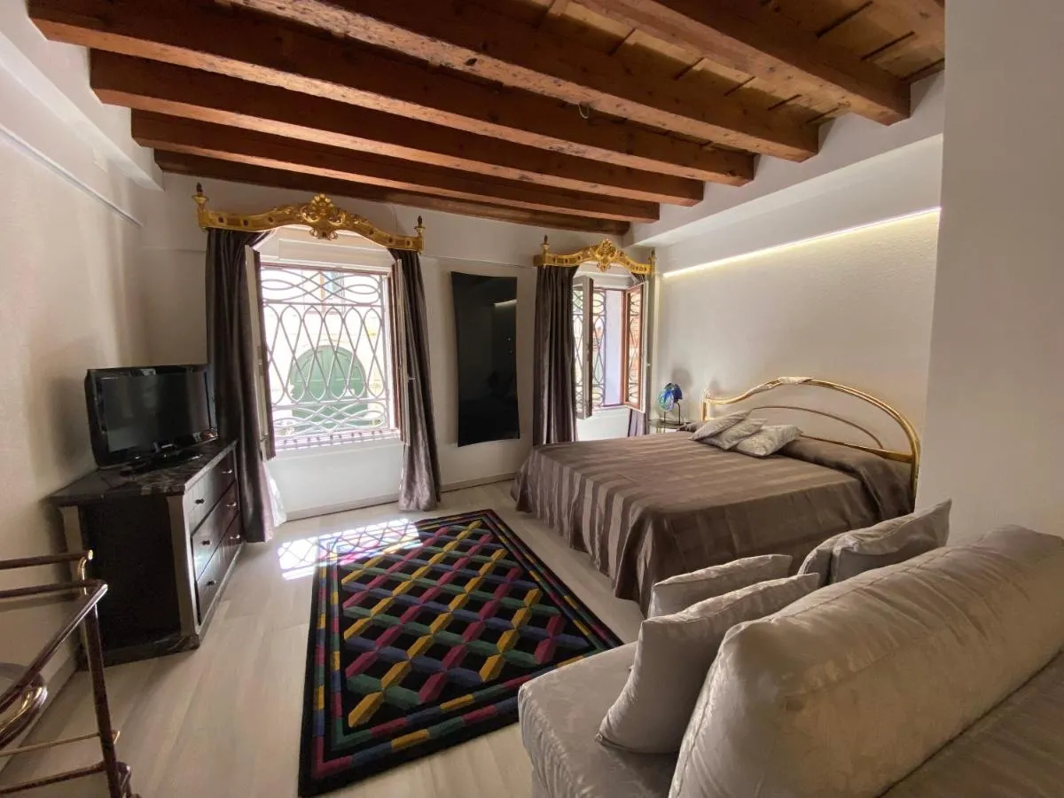 Image 5 of LN HOMES VENICE – San Marco Canal View