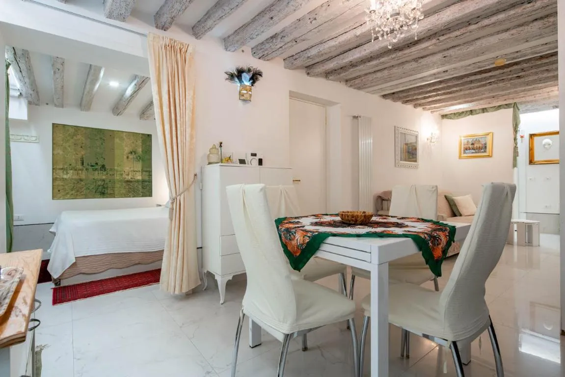 Image of LO’ving in Venice, 5 stars