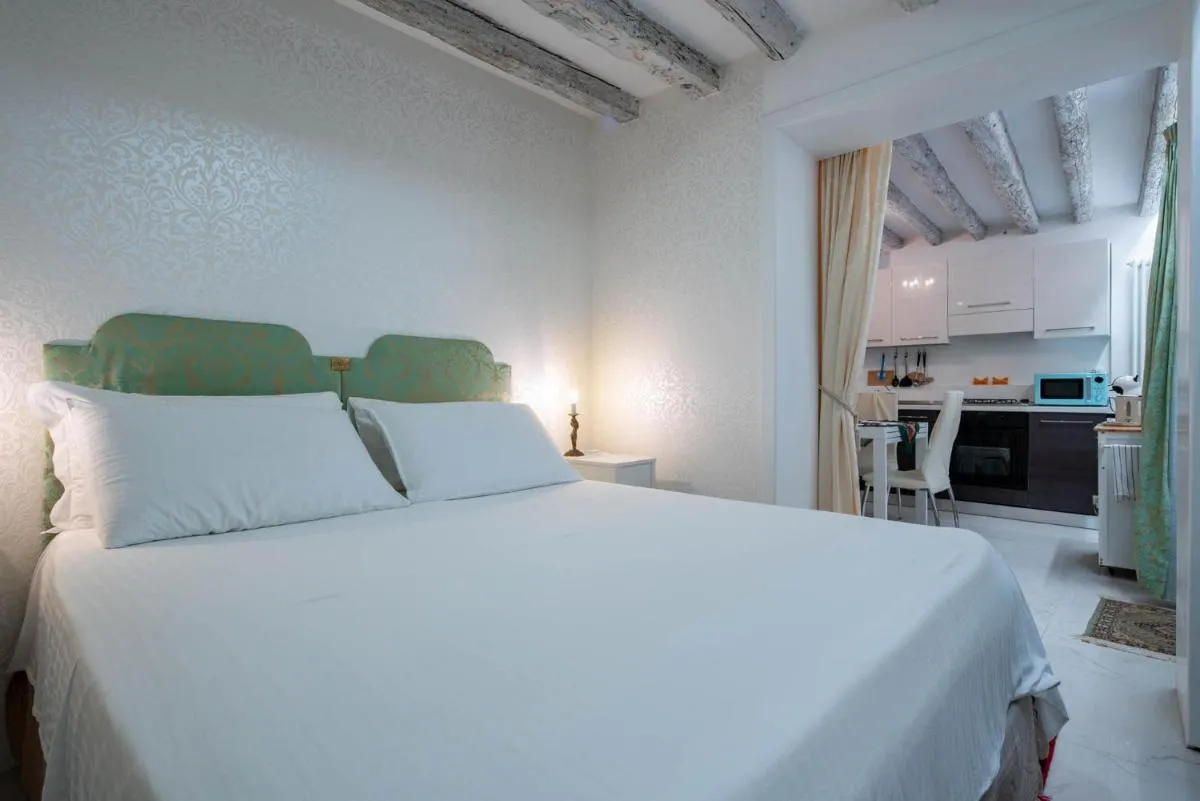 Image 6 of LO’ving in Venice, 5 stars