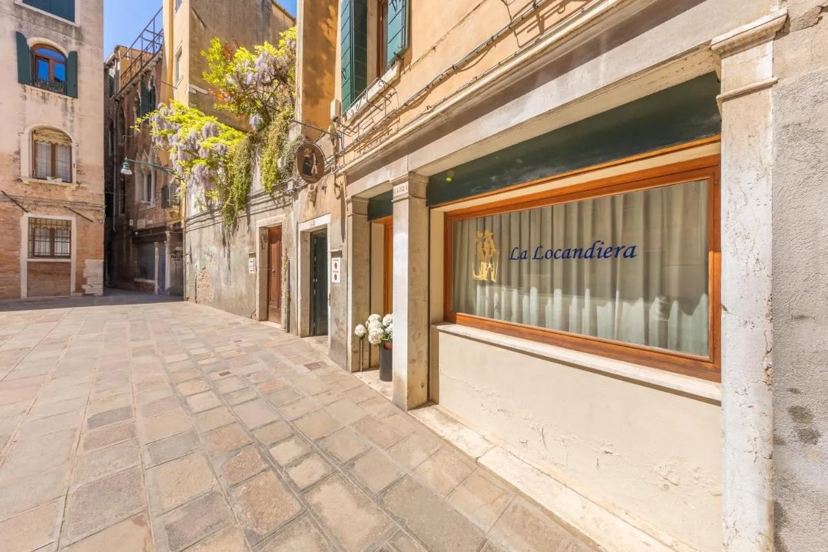 Image 6 of La Locandiera