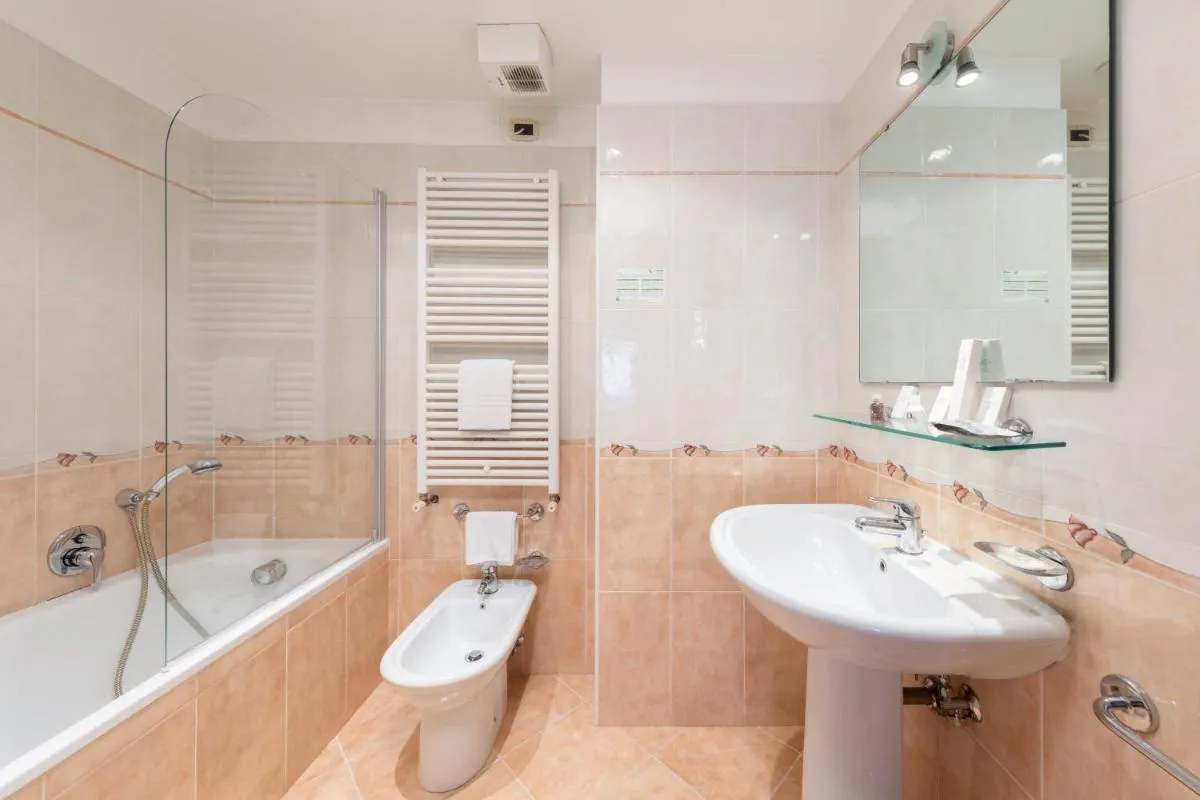 Image 4 of La Locandiera