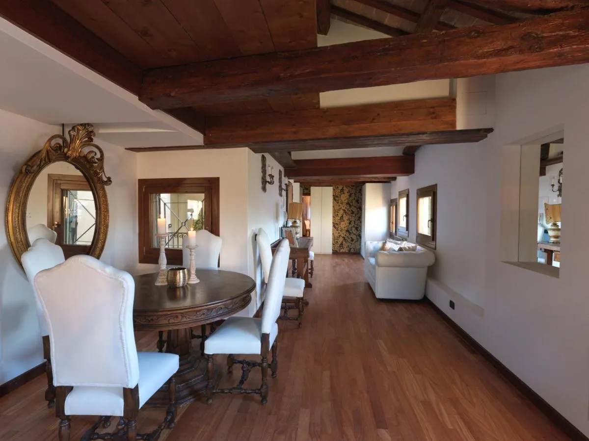 Image 1 of LaLux Venezia