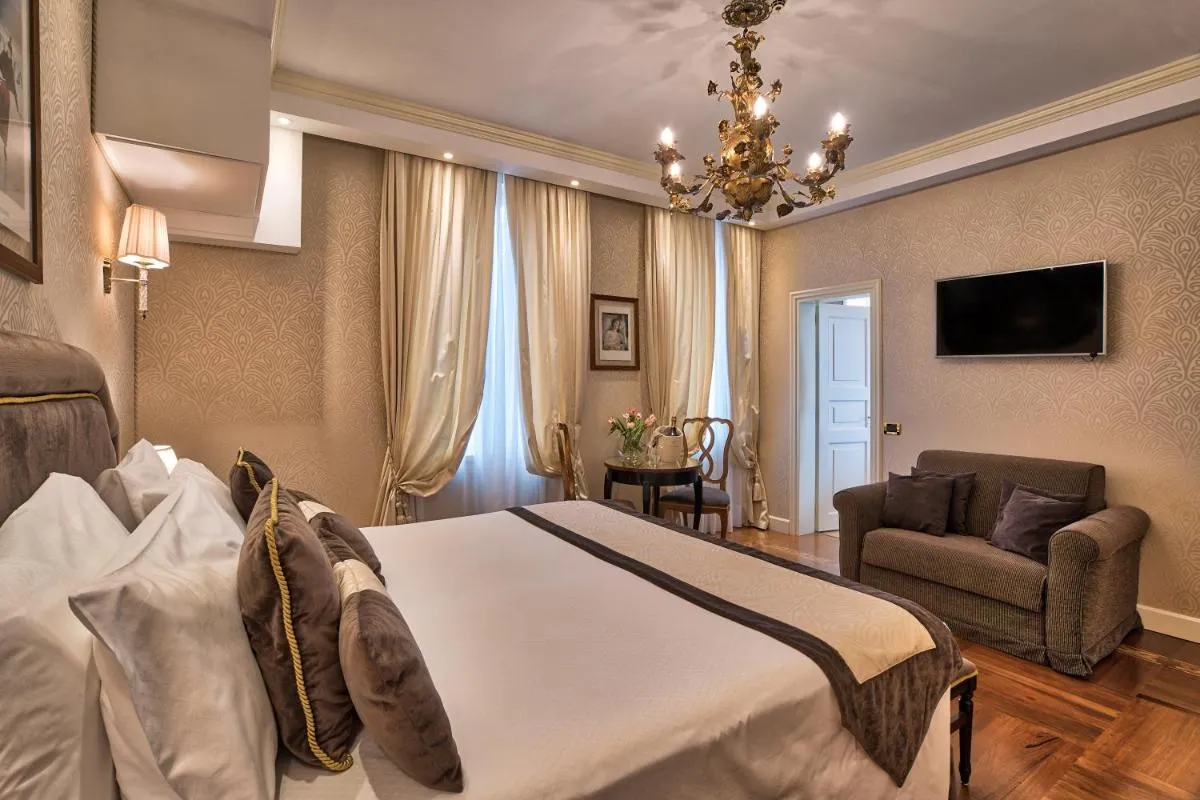 Image 2 of Londra Palace Venezia