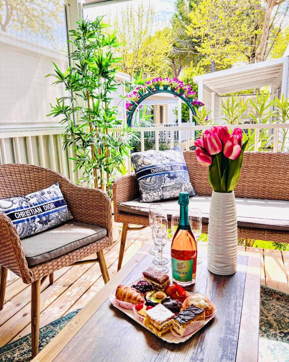 Image 3 of Luxury Camp at Union Lido