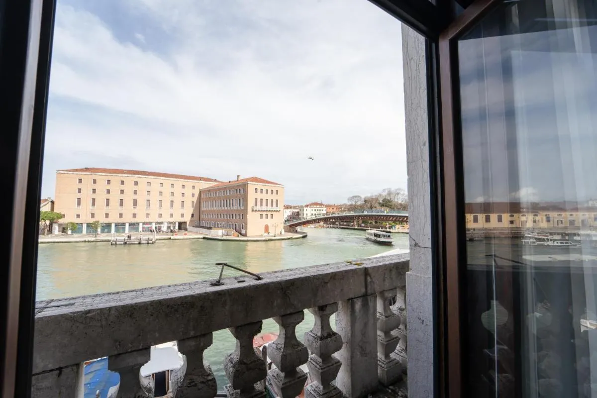 Image 5 of Luxury and Elegance Calatrava