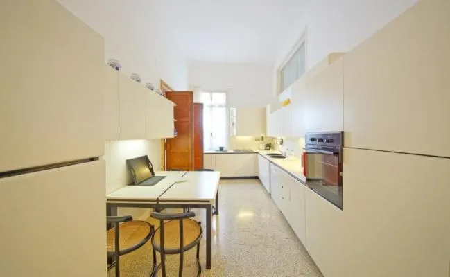 Image 3 of Luxury balcony apartment