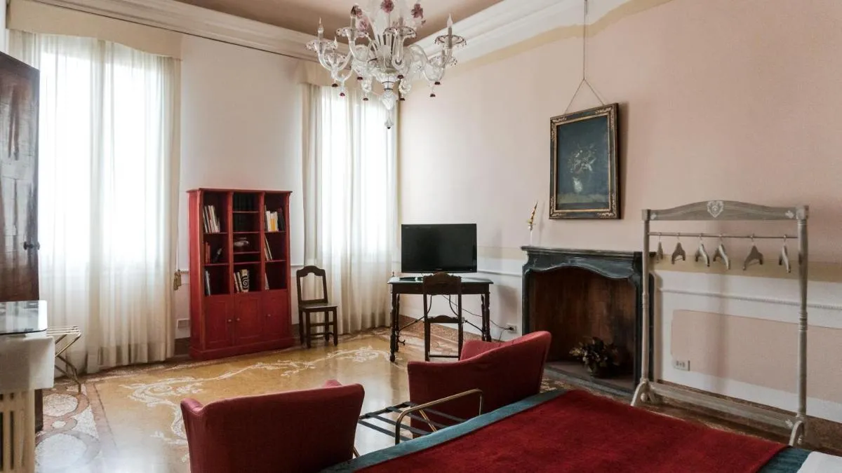 Image 4 of Luxury balcony apartment