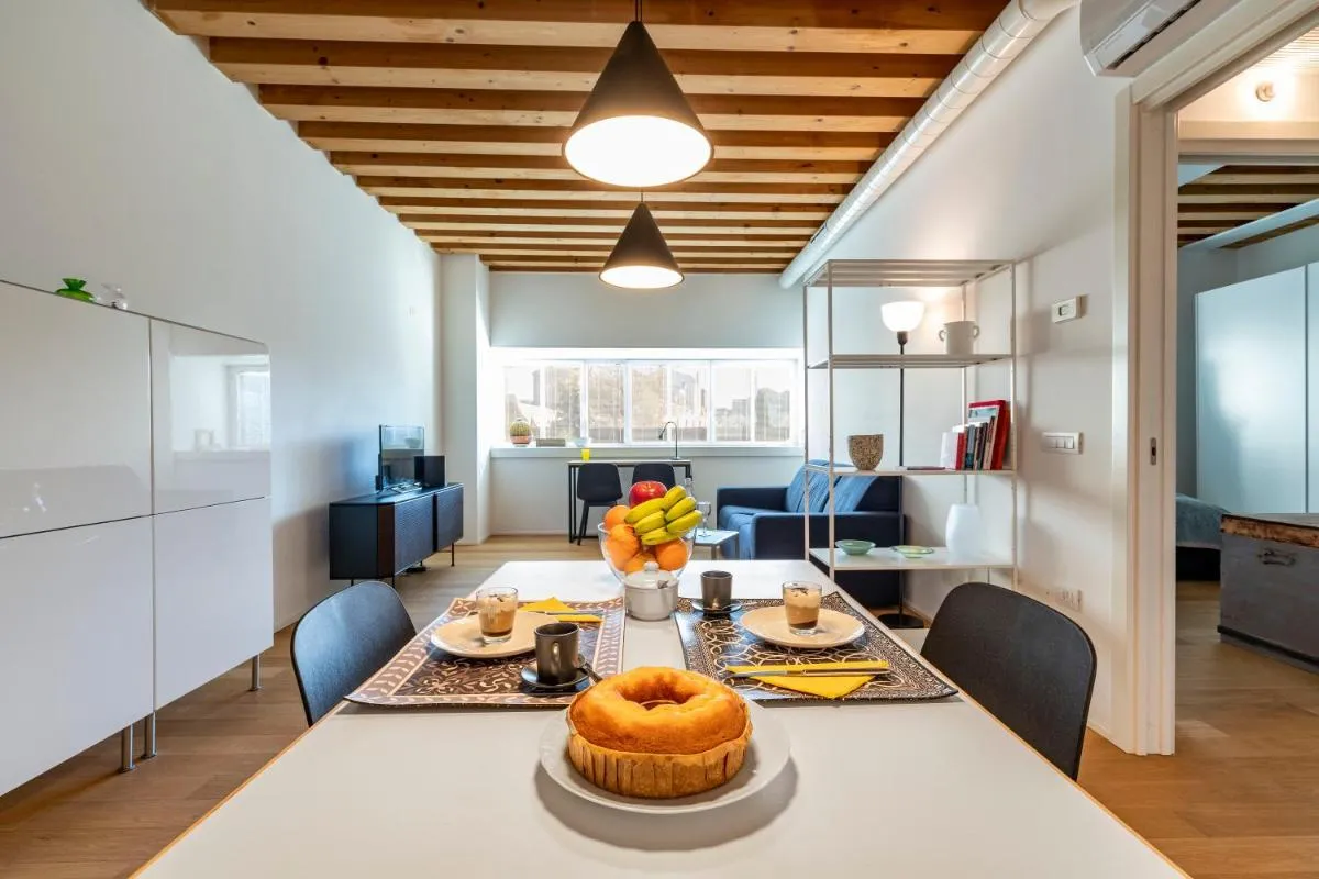 Image 2 of Mel House