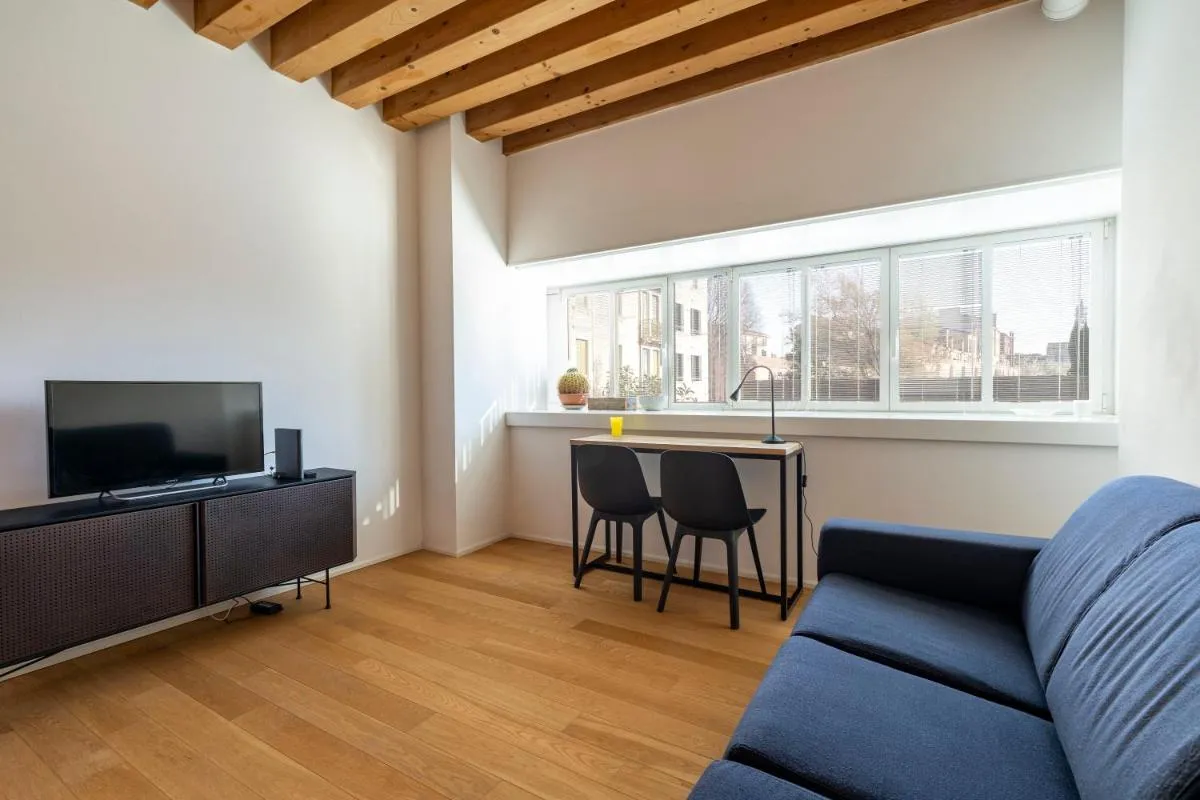 Image 5 of Mel House