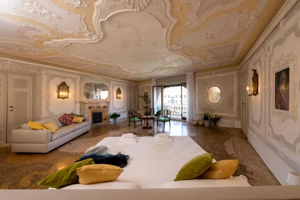 Image 2 of Mocenigo Grand Canal Luxury Suites