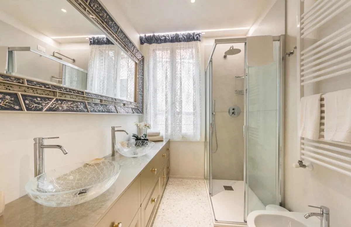 Image 2 of Rialto Luxury Flat