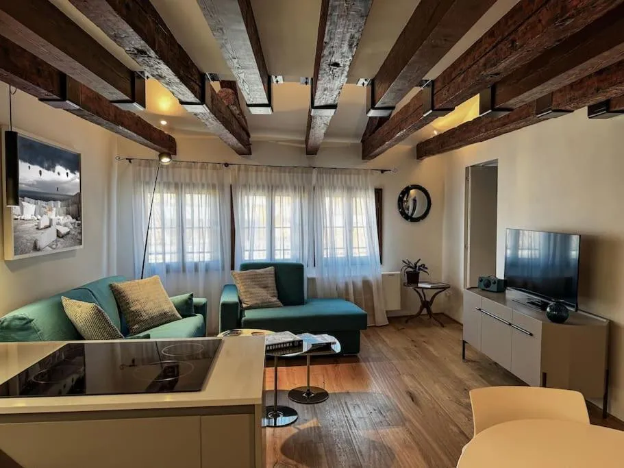 Image of SEDO3032A • [Venezia Central] • Luxury House •